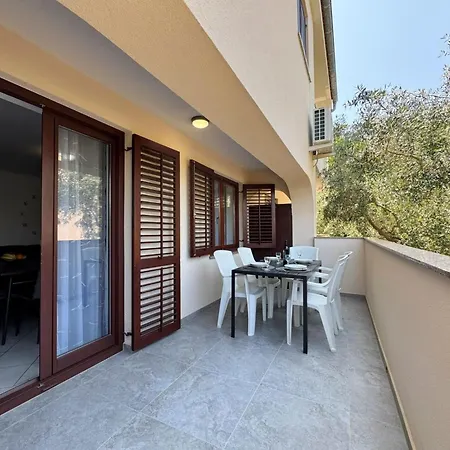 Apartmán Dunato I- By Interhome Šilo