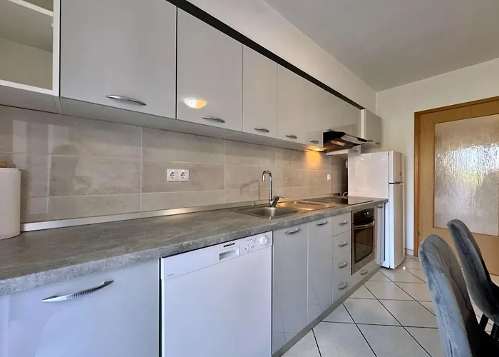 Dunato I- By Interhome * Šilo