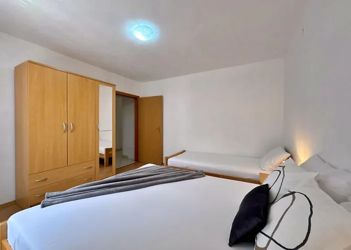 Dunato I- By Interhome * Šilo